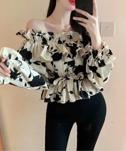 GEMEDA(ジェメダ)の「オフショルダー花柄ブラウス(シャツ/ブラウス・レディース・ブラック/ホワイト・M)」の16枚目の写真
