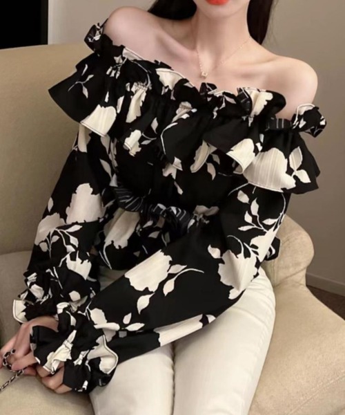 GEMEDA(ジェメダ)の「オフショルダー花柄ブラウス(シャツ/ブラウス・レディース・ブラック/ホワイト・M)」の12枚目の写真