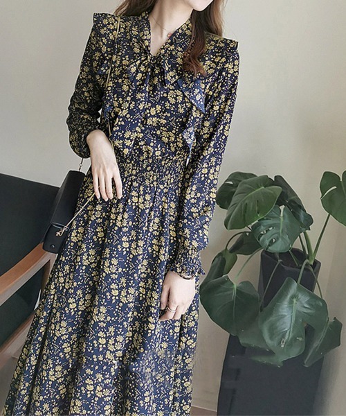 Miniministore（ミニミニストア）の「小花柄ボウタイワンピース ハイウエスト（ワンピース・レディース・ライトイエロー/ネイビー/ライトベージュ・FREE）」の3枚目の写真