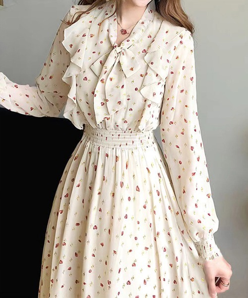 Miniministore（ミニミニストア）の「小花柄ボウタイワンピース ハイウエスト（ワンピース・レディース・ライトイエロー/ネイビー/ライトベージュ・FREE）」の17枚目の写真