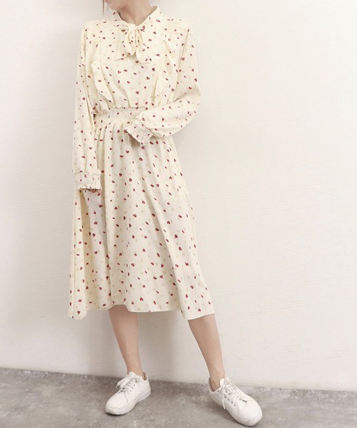 Miniministore（ミニミニストア）の「小花柄ボウタイワンピース ハイウエスト（ワンピース・レディース・ライトイエロー/ネイビー/ライトベージュ・FREE）」の5枚目の写真