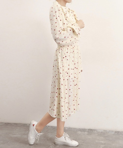 Miniministore（ミニミニストア）の「小花柄ボウタイワンピース ハイウエスト（ワンピース・レディース・ライトイエロー/ネイビー/ライトベージュ・FREE）」の6枚目の写真