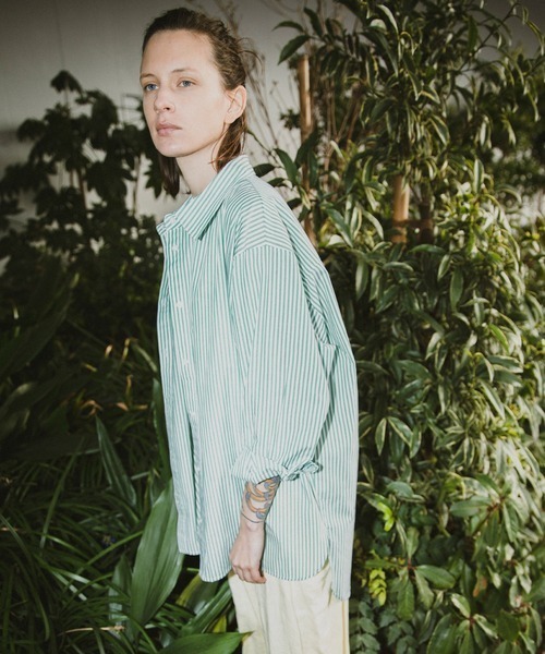 byYOUANCE（バイユアンス）の「ｶﾗｰｽﾄﾗｲﾌﾟBIGｼｬﾂ（シャツ/ブラウス・レディース・グリーン/ピンク/ネイビー・MEDIUM）」の5枚目の写真