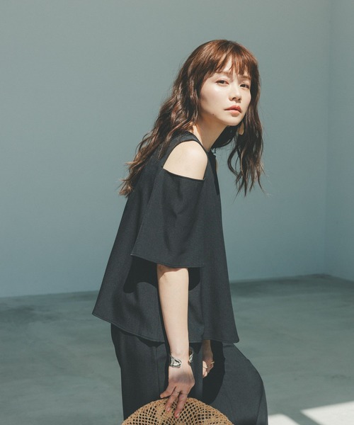 GLOBAL WORK(グローバルワーク)の「高山直子さんコラボ/リネンライクタックワイドパンツ/991916/EiiS(スラックス・レディース・スミクロ/ベージュ・SMALL/X-SMALL)」の5枚目の写真