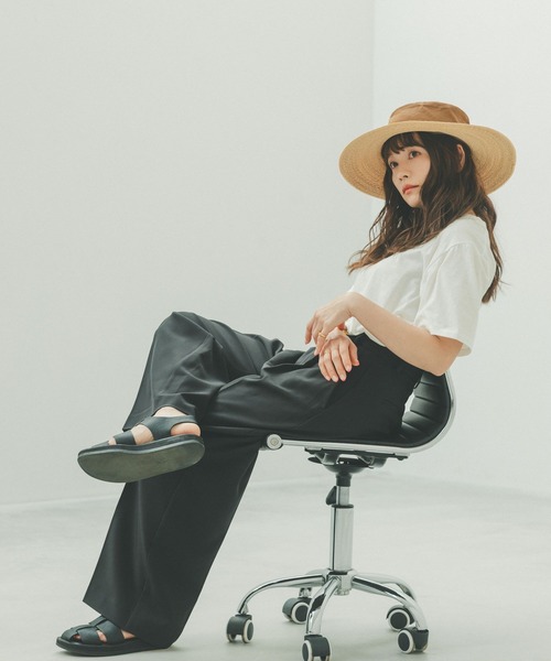 GLOBAL WORK(グローバルワーク)の「高山直子さんコラボ/リネンライクタックワイドパンツ/991916/EiiS(スラックス・レディース・スミクロ/ベージュ・SMALL/X-SMALL)」の9枚目の写真
