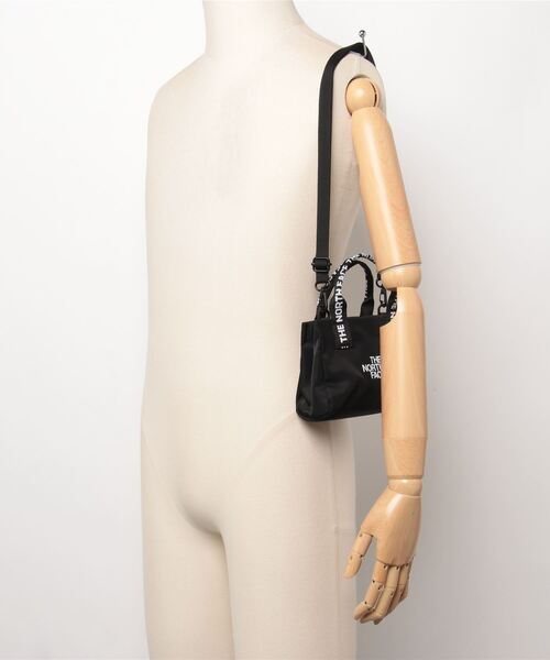 THE NORTH FACE(ザノースフェイス)の「THE NORTH FACE ザ・ノースフェイス BONNEY CROSS BAG MINI ミニクロスバッグ(ショルダーバッグ・レディース・ブラック・FREE)」の5枚目の写真