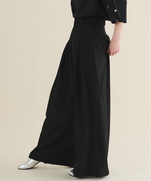 MERLOT（メルロー）の「フロントタックワイドスラックス（スラックス・レディース・ブラック/チャコールグレー・FREE/MEDIUM）」の5枚目の写真