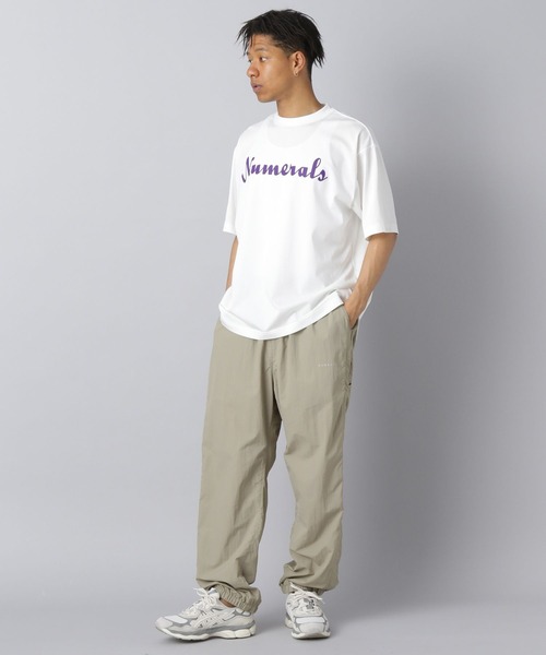 NUMERALS（ヌメラルズ）の「【NUMERALS】ショートスリーブプリントTシャツ（Tシャツ/カットソー・メンズ・カーキ/ブラック/ホワイト・MEDIUM/LARGE）」の4枚目の写真