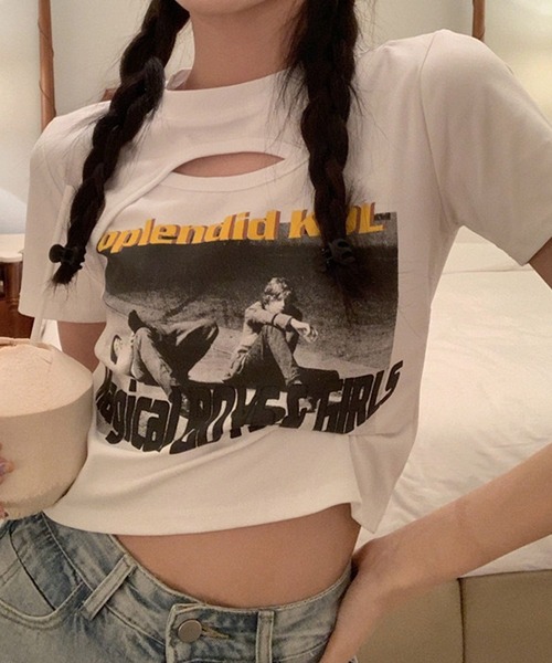 shopnikoniko（ショップニコニコ）の「カットアウト Tシャツ 半袖  トップス クロップド丈 ショート丈  フォトプリント チビT（Tシャツ/カットソー・レディース・ホワイト/ブラック・フリー）」の2枚目の写真