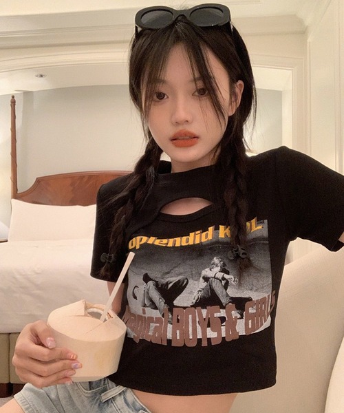 shopnikoniko（ショップニコニコ）の「カットアウト Tシャツ 半袖  トップス クロップド丈 ショート丈  フォトプリント チビT（Tシャツ/カットソー・レディース・ホワイト/ブラック・フリー）」の8枚目の写真