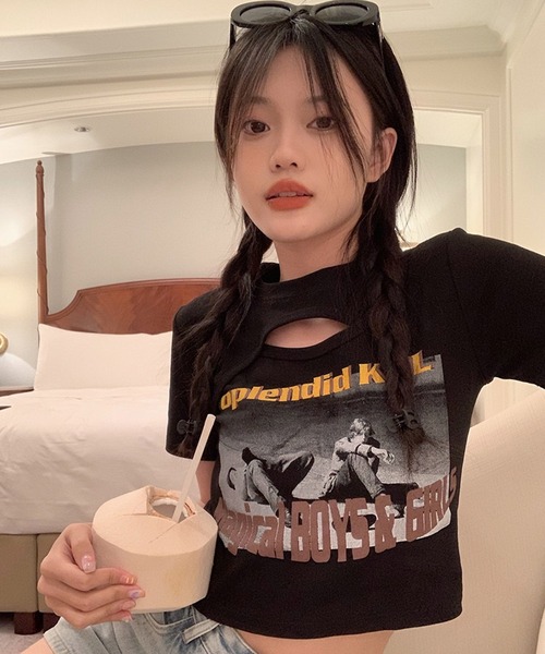 shopnikoniko（ショップニコニコ）の「カットアウト Tシャツ 半袖  トップス クロップド丈 ショート丈  フォトプリント チビT（Tシャツ/カットソー・レディース・ホワイト/ブラック・フリー）」の9枚目の写真