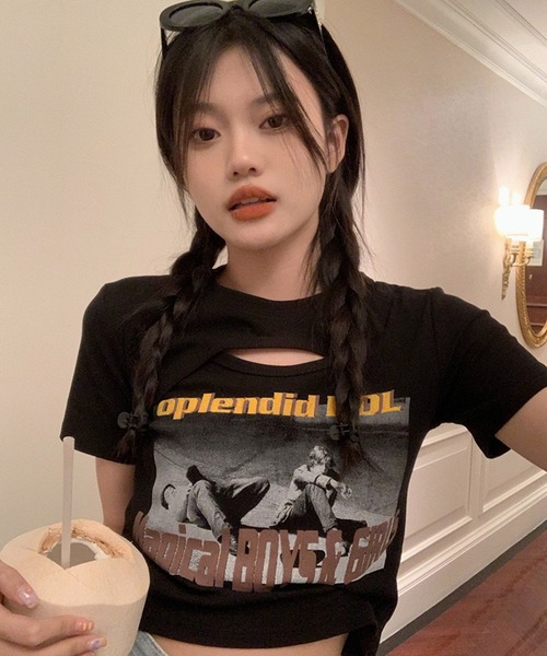 shopnikoniko（ショップニコニコ）の「カットアウト Tシャツ 半袖  トップス クロップド丈 ショート丈  フォトプリント チビT（Tシャツ/カットソー・レディース・ホワイト/ブラック・フリー）」の10枚目の写真
