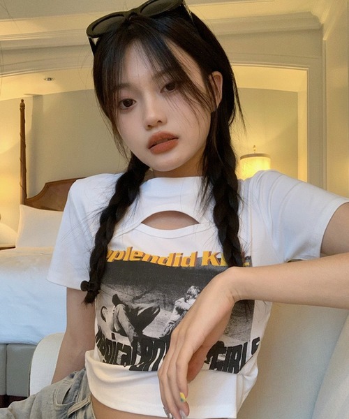 shopnikoniko（ショップニコニコ）の「カットアウト Tシャツ 半袖  トップス クロップド丈 ショート丈  フォトプリント チビT（Tシャツ/カットソー・レディース・ホワイト/ブラック・フリー）」の6枚目の写真