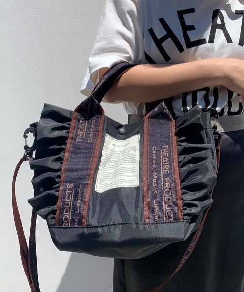 THEATRE PRODUCTS（シアタープロダクツ）の「テムズ フリル2WAYショルダーバッグ-M-/NAVYテープ/500mlペットボトル収納可能（ショルダーバッグ・レディース・ベージュ/ブラック・FREE）」の9枚目の写真