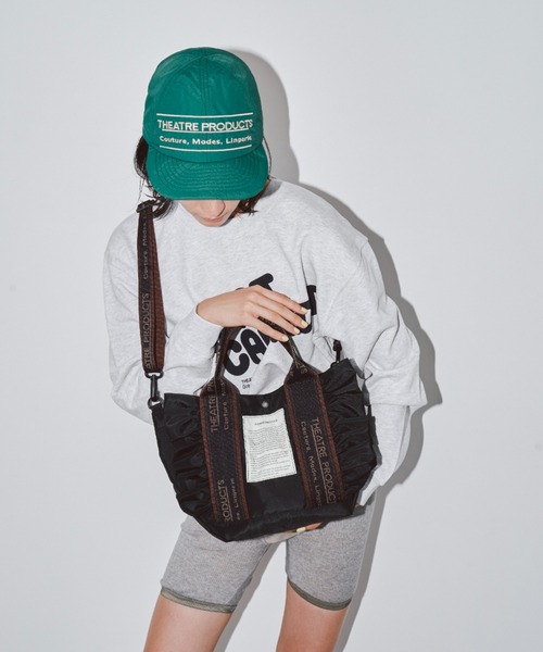 THEATRE PRODUCTS（シアタープロダクツ）の「テムズ フリル2WAYショルダーバッグ-M-/NAVYテープ/500mlペットボトル収納可能（ショルダーバッグ・レディース・ベージュ/ブラック・FREE）」の14枚目の写真