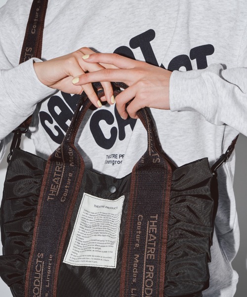 THEATRE PRODUCTS（シアタープロダクツ）の「テムズ フリル2WAYショルダーバッグ-M-/NAVYテープ/500mlペットボトル収納可能（ショルダーバッグ・レディース・ベージュ/ブラック・FREE）」の16枚目の写真