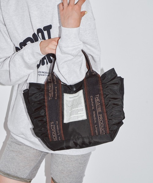 THEATRE PRODUCTS（シアタープロダクツ）の「テムズ フリル2WAYショルダーバッグ-M-/NAVYテープ/500mlペットボトル収納可能（ショルダーバッグ・レディース・ベージュ/ブラック・FREE）」の17枚目の写真