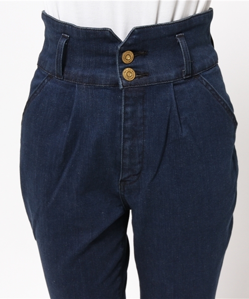 MOUSSY（マウジー）の「iSKO EMOTION TUCK PT（デニムパンツ・レディース・ダークブルー/ブルー・2/0/1）」の6枚目の写真