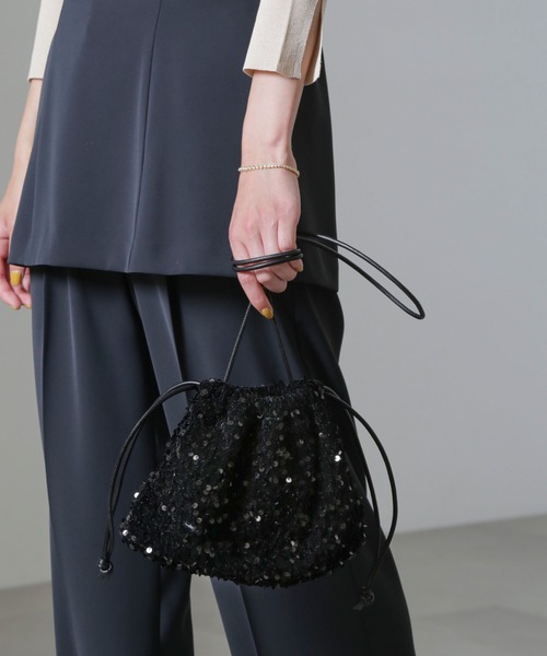 NANO universe（ナノユニバース）の「スパンコール巾着バッグ（ショルダーバッグ・レディース・ブラック/シルバー/レッド・FREE）」の2枚目の写真