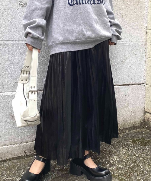 NANEA(ナネア)の「メタリックプリーツロングスカート(スカート・レディース・イエローゴールド/ゴールド/ブラック/シルバー・フリー)」の5枚目の写真