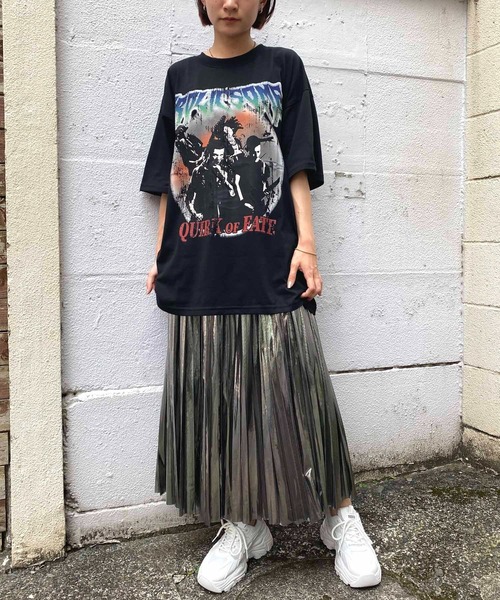 NANEA(ナネア)の「メタリックプリーツロングスカート(スカート・レディース・イエローゴールド/ゴールド/ブラック/シルバー・フリー)」の17枚目の写真