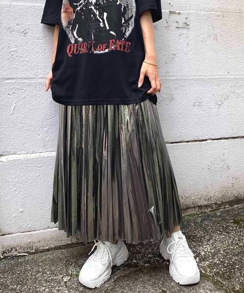 NANEA(ナネア)の「メタリックプリーツロングスカート(スカート・レディース・イエローゴールド/ゴールド/ブラック/シルバー・フリー)」の12枚目の写真