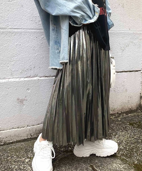 NANEA(ナネア)の「メタリックプリーツロングスカート(スカート・レディース・イエローゴールド/ゴールド/ブラック/シルバー・フリー)」の19枚目の写真