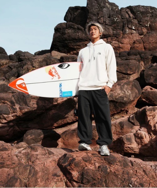 Quiksilver(クイックシルバー)の「QS HISTORY HOODIE SW/クイックシルバープルオーバーパーカー・フーディー(パーカー・メンズ・グレー/アイボリー/ブラック・SMALL/MEDIUM/LARGE/X-LARGE)」の18枚目の写真