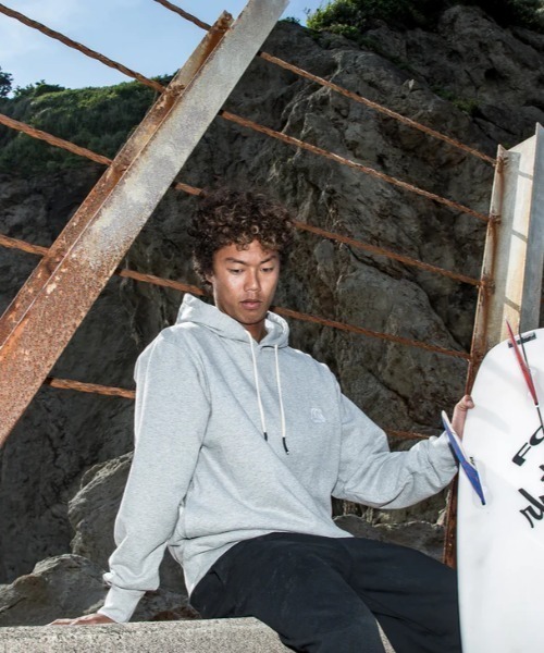 Quiksilver(クイックシルバー)の「QS HISTORY HOODIE SW/クイックシルバープルオーバーパーカー・フーディー(パーカー・メンズ・グレー/アイボリー/ブラック・SMALL/MEDIUM/LARGE/X-LARGE)」の22枚目の写真