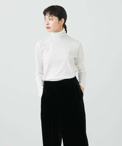 かぐれ（カグレ）の「ハイツイストコットンタートルカットソー（Tシャツ/カットソー・レディース・ブラック/オフホワイト・FREE）」の2枚目の写真