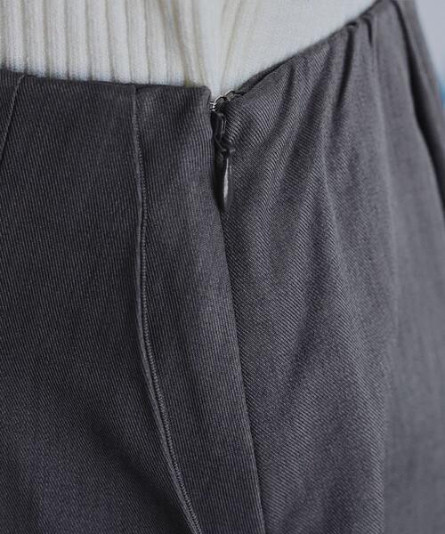 Tiaclasse（ティアクラッセ）の「メランジツイルフレアスカート（スカート・レディース・チャコールグレー/ベージュ/ブラック・S/M/L）」の6枚目の写真