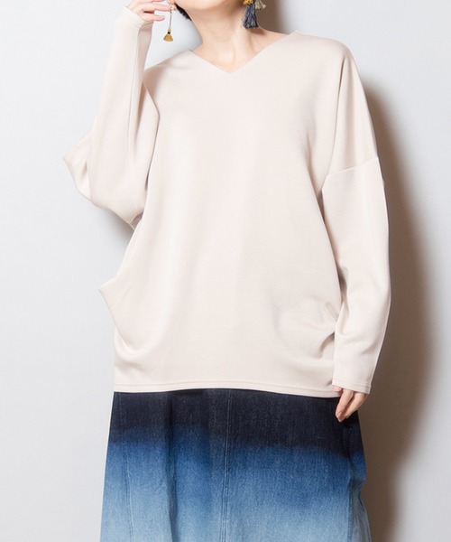 OSMOSIS(オズモーシス)の「サイドタックプルオーバー(Tシャツ/カットソー・レディース・ブラック/カーキ/チャコール/アイボリー・ONE SIZE)」の2枚目の写真
