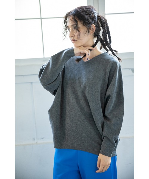 OSMOSIS(オズモーシス)の「サイドタックプルオーバー(Tシャツ/カットソー・レディース・ブラック/カーキ/チャコール/アイボリー・ONE SIZE)」の6枚目の写真