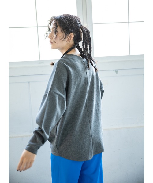 OSMOSIS(オズモーシス)の「サイドタックプルオーバー(Tシャツ/カットソー・レディース・ブラック/カーキ/チャコール/アイボリー・ONE SIZE)」の8枚目の写真