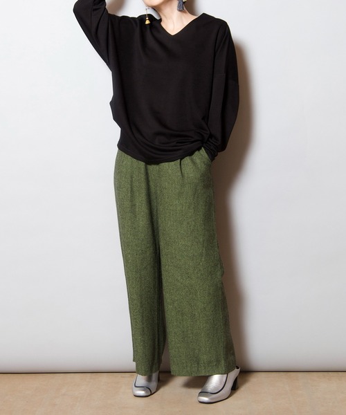 OSMOSIS(オズモーシス)の「サイドタックプルオーバー(Tシャツ/カットソー・レディース・ブラック/カーキ/チャコール/アイボリー・ONE SIZE)」の12枚目の写真