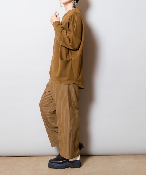 OSMOSIS(オズモーシス)の「サイドタックプルオーバー(Tシャツ/カットソー・レディース・ブラック/カーキ/チャコール/アイボリー・ONE SIZE)」の21枚目の写真
