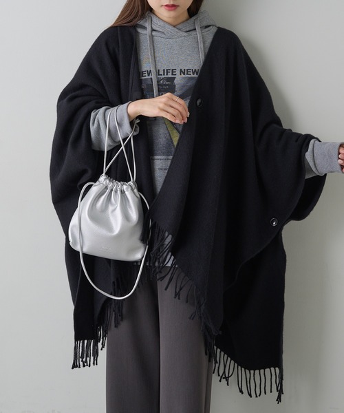 PUAL CE CIN（ピュアルセシン）の「マルチウェイウールブレンドポンチョストール（ストール/ショール・レディース・ブラック・FREE）」の3枚目の写真