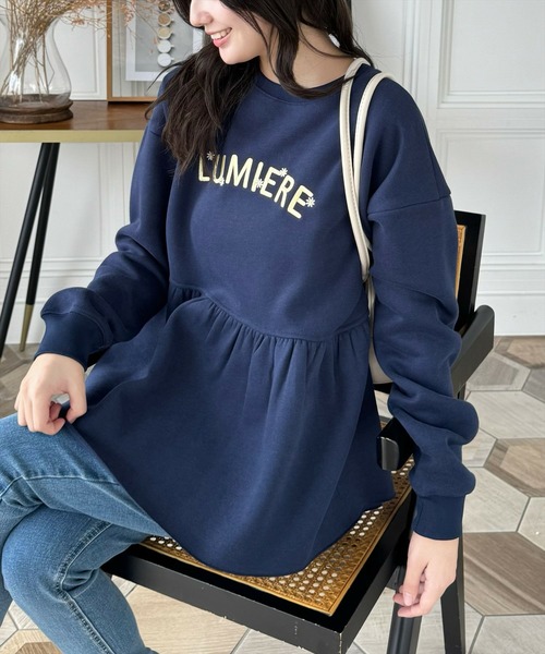 希少☆裏毛 ヘムフリル プルオーバー 完売品 ネイビー clear（クリア）の「ロゴ刺繍ペプラムスウェットトップス[大人可愛い