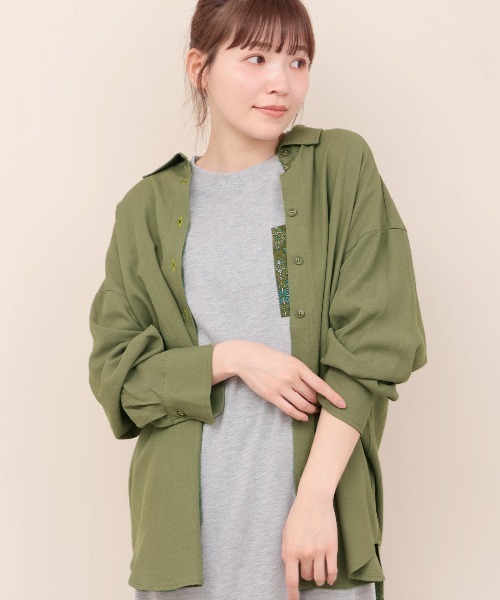 チチカカ（チチカカ）の「リネン混フロル刺繍シャツ（シャツ/ブラウス・レディース・カーキ/ナチュラル/ネイビー・FREE）」の8枚目の写真