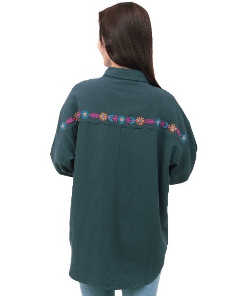 チチカカ（チチカカ）の「リネン混フロル刺繍シャツ（シャツ/ブラウス・レディース・カーキ/ナチュラル/ネイビー・FREE）」の19枚目の写真