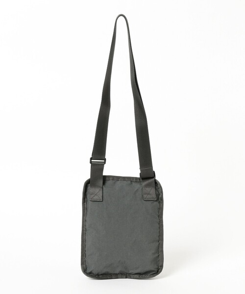 C.P. COMPANY（シーピーカンパニー）の「C.P. Company / Shoulder Bag（トートバッグ・メンズ・チャコールグレー/ブラック・ONE SIZE）」の5枚目の写真