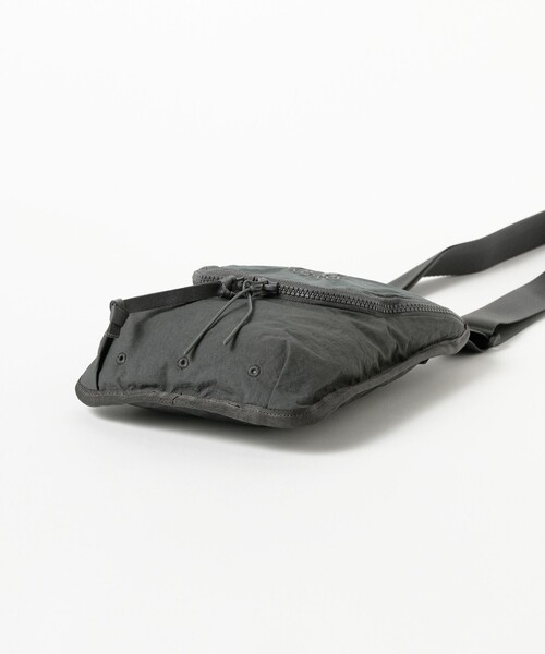 C.P. COMPANY（シーピーカンパニー）の「C.P. Company / Shoulder Bag（トートバッグ・メンズ・チャコールグレー/ブラック・ONE SIZE）」の6枚目の写真