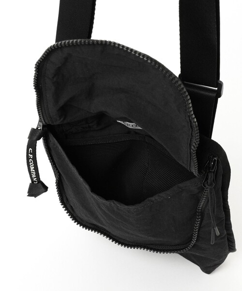 C.P. COMPANY（シーピーカンパニー）の「C.P. Company / Shoulder Bag（トートバッグ・メンズ・チャコールグレー/ブラック・ONE SIZE）」の12枚目の写真