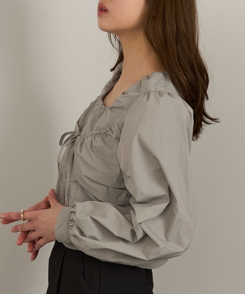 MAGASIN DE MODE Chou Chou(マガジンデモードシュシュ)の「【MAGASIN DE MODE Chou Chou】TNタフタ ビスチェレイヤード風ブラウス XNN(シャツ/ブラウス・レディース・ブラック/アイボリー/グレー・FREE)」の22枚目の写真
