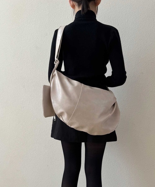NOLITA LABORATORY（ノリータラボラトリー）の「【 NOLITA / ノリータ 】ハーフムーン メッセンジャー バッグ（ショルダーバッグ・レディース・ブラック/ブラウン/アイボリー・FREE）」の2枚目の写真