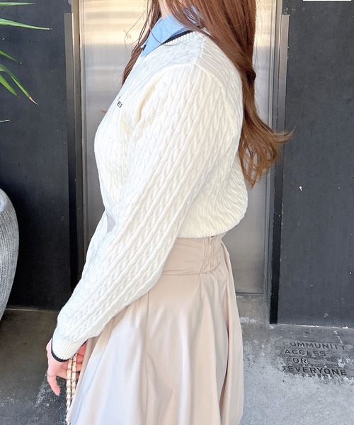 INGNI（イング）の「シャツ襟付／配色ロゴケーブルニット（ニット/セーター・レディース・グレー/アイボリー/ネイビー・M）」の6枚目の写真