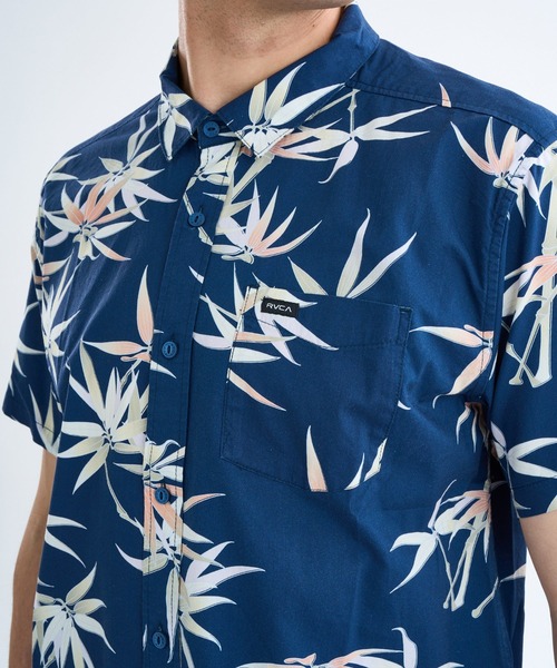 RVCA(ルーカ)の「RVCA メンズ MORNING GLORY SS 半袖シャツ 【2025年春夏モデル】ルーカ総柄半袖シャツ(シャツ/ブラウス・メンズ・ブルー系その他/ブラック系その他・X-LARGE/LARGE/MEDIUM/SMALL)」の5枚目の写真