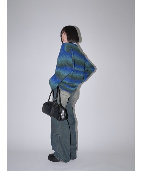 Uenui(ウニュイ)の「ボーダー グラデーション ニット オーバーサイズ(ニット/セーター・レディース・レッド/ブラック/ブルー・FREE)」の18枚目の写真