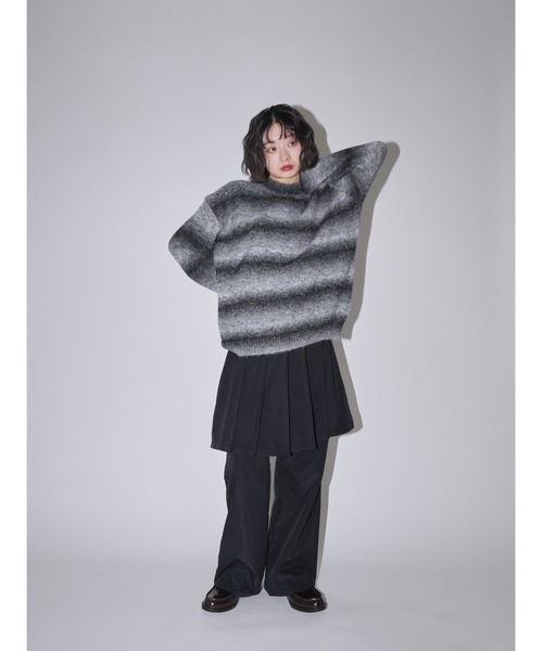 Uenui(ウニュイ)の「ボーダー グラデーション ニット オーバーサイズ(ニット/セーター・レディース・レッド/ブラック/ブルー・FREE)」の8枚目の写真