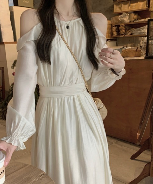 Teem Store(チームストア)の「フリルオープンショルダーロングワンピース(ワンピース・レディース・アイボリー/ブラウン・M/L)」の14枚目の写真